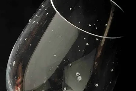 glasswithspots-1920w